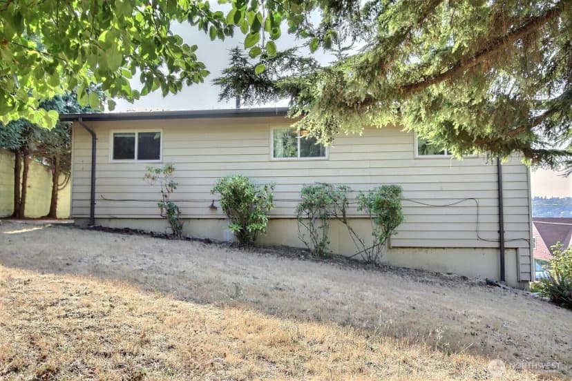 Property photo for 326 Renton Avenue S, Renton photo 30