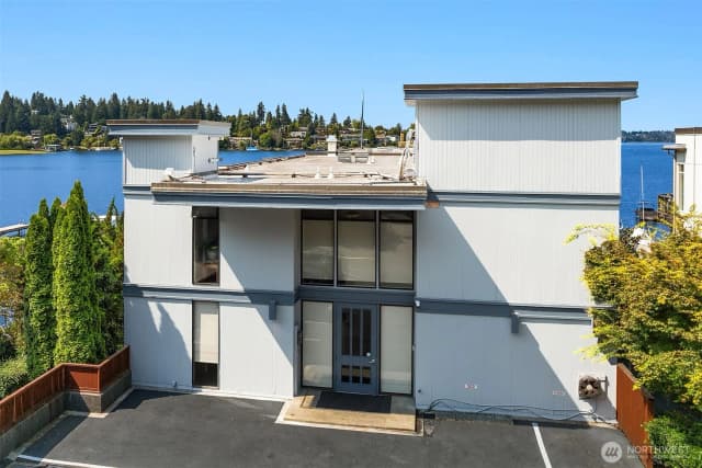 Property photo for 4561 Lake Washington Boulevard Ne #306, Kirkland photo 3