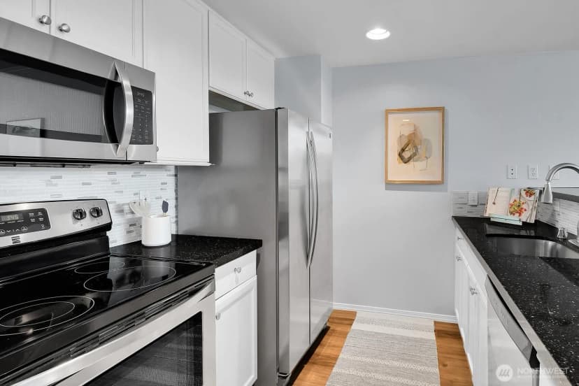 Property photo for 177 107th Avenue Ne #809, Bellevue photo 9