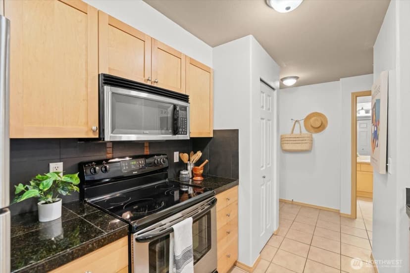 Property photo for 9057 Greenwood Avenue N #306, Seattle photo 4