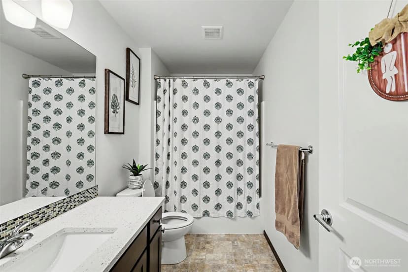 Property photo for 2704 S 120th Place, Burien photo 16