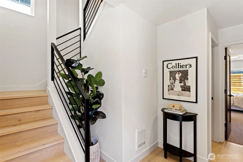 Property photo for 4430 Dayton Avenue N, Seattle photo 4