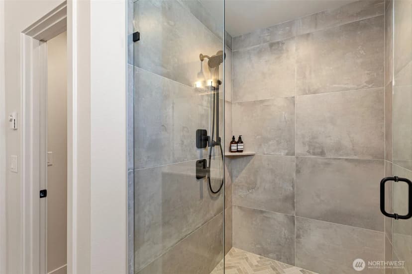 Property photo for 4430 Dayton Avenue N, Seattle photo 32