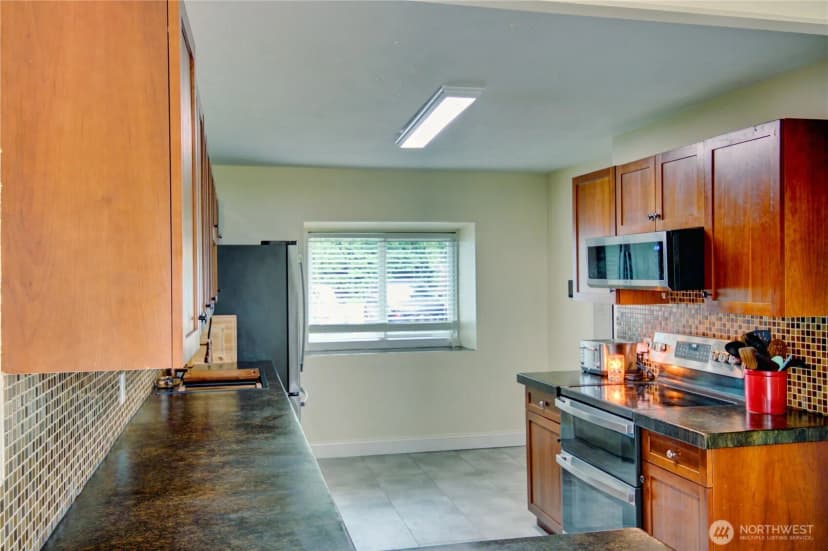 Property photo for 18011 Mclean Road, Mount Vernon photo 7