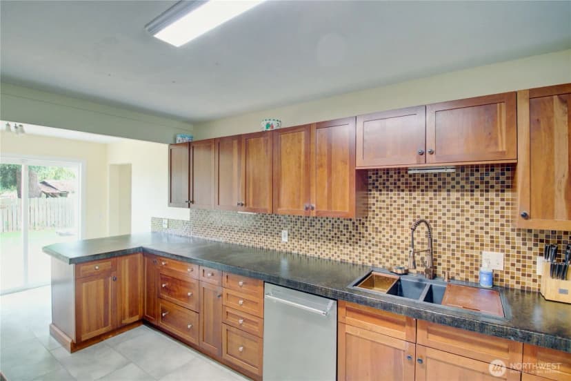 Property photo for 18011 Mclean Road, Mount Vernon photo 4