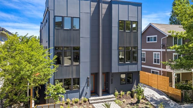 Property photo for 4432 Dayton Avenue N, Seattle photo 2