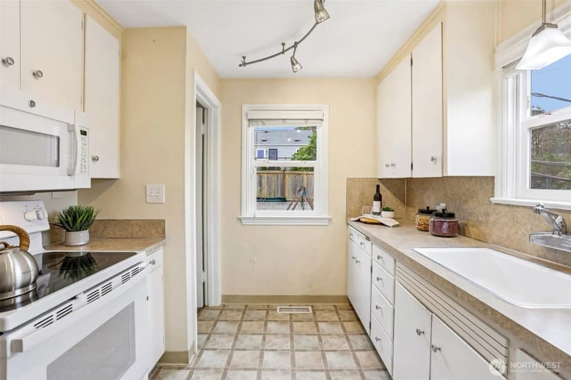 Property photo for 9417 44th Place Ne, Seattle photo 15