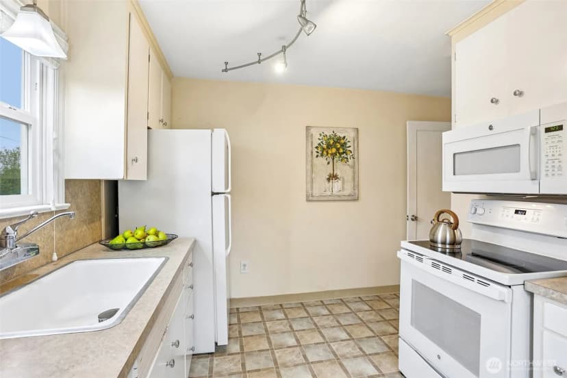 Property photo for 9417 44th Place Ne, Seattle photo 12