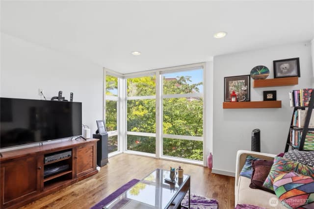 Property photo for 165 20th Avenue, Seattle photo 4