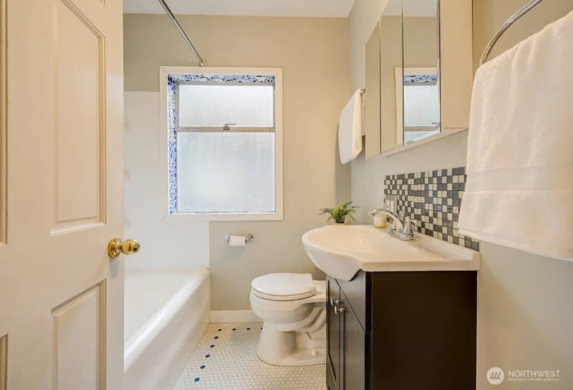Property photo for 2623 39th Avenue Sw, Seattle photo 11