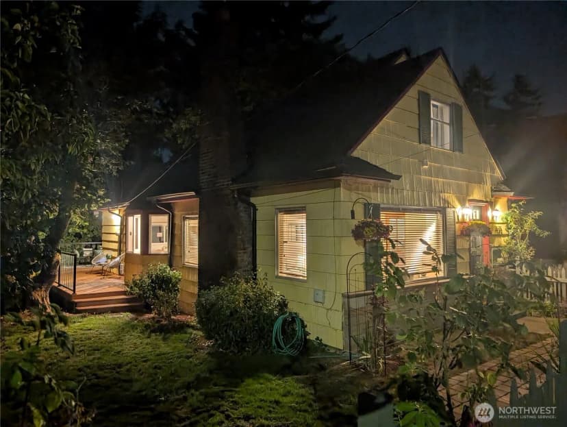 Property photo for 2623 39th Avenue Sw, Seattle photo 36