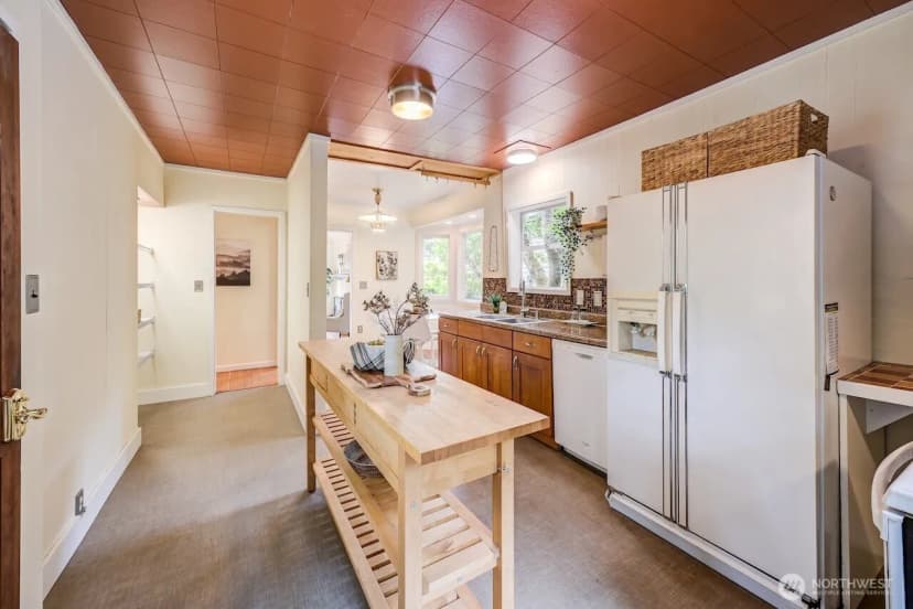 Property photo for 2623 39th Avenue Sw, Seattle photo 8