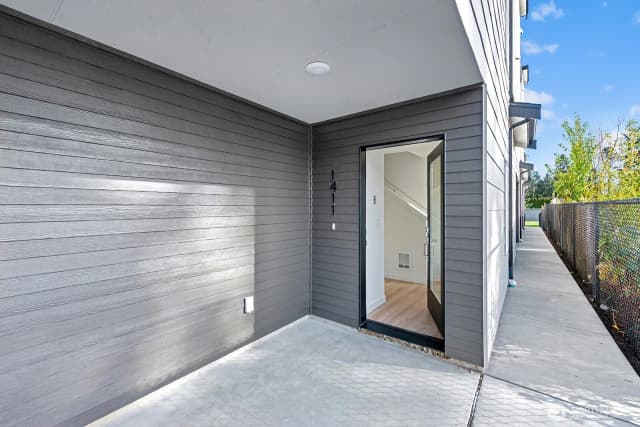 Property photo for 1411 Sw 111th Lane, Seattle photo 2