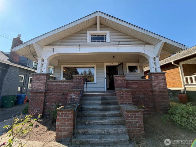 Property photo for 1211 N 50th Street, Seattle