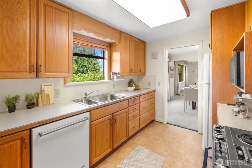Property photo for 4311 Greenwood Avenue N, Seattle photo 7
