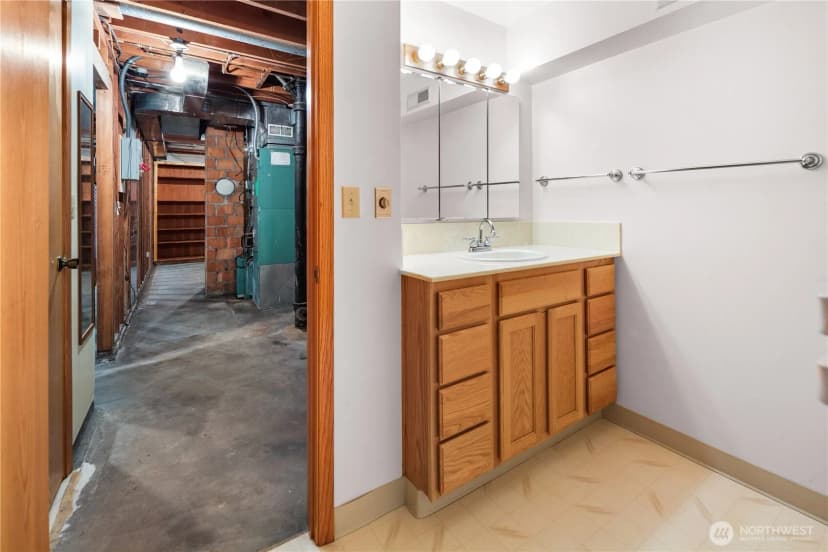 Property photo for 4311 Greenwood Avenue N, Seattle photo 21