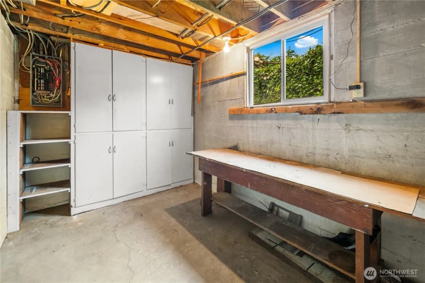 Property photo for 4311 Greenwood Avenue N, Seattle photo 24