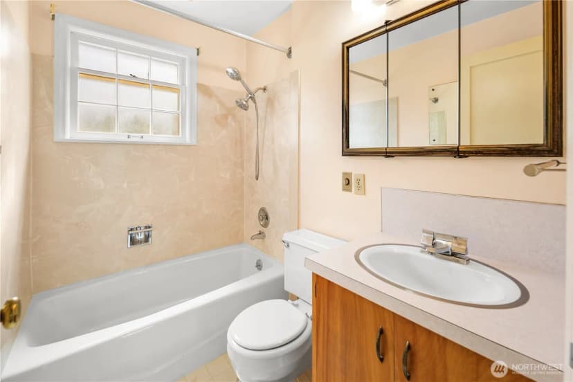Property photo for 4311 Greenwood Avenue N, Seattle photo 16