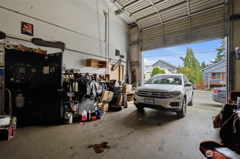 Property photo for 14045 Midvale Avenue N, Shoreline photo 13