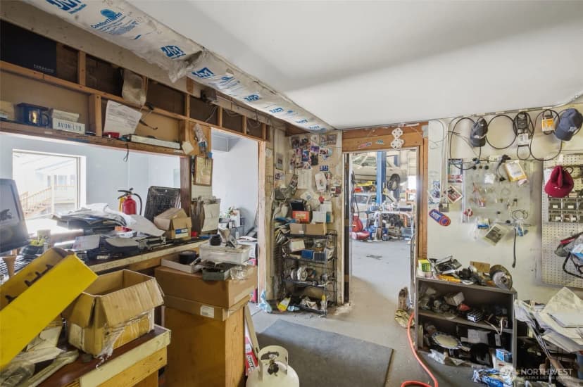 Property photo for 14045 Midvale Avenue N, Shoreline photo 15