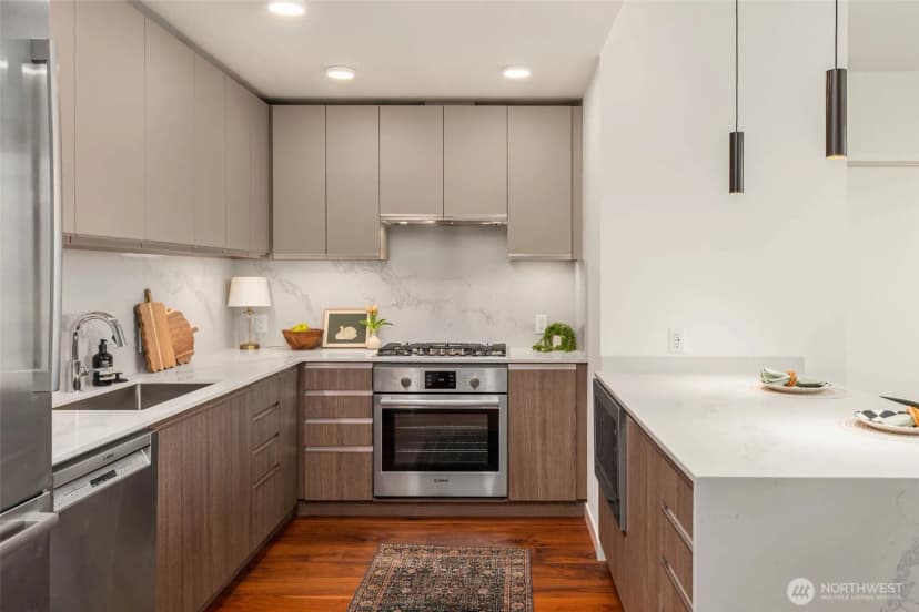 Property photo for 800 Columbia Street #2305, Seattle photo 6