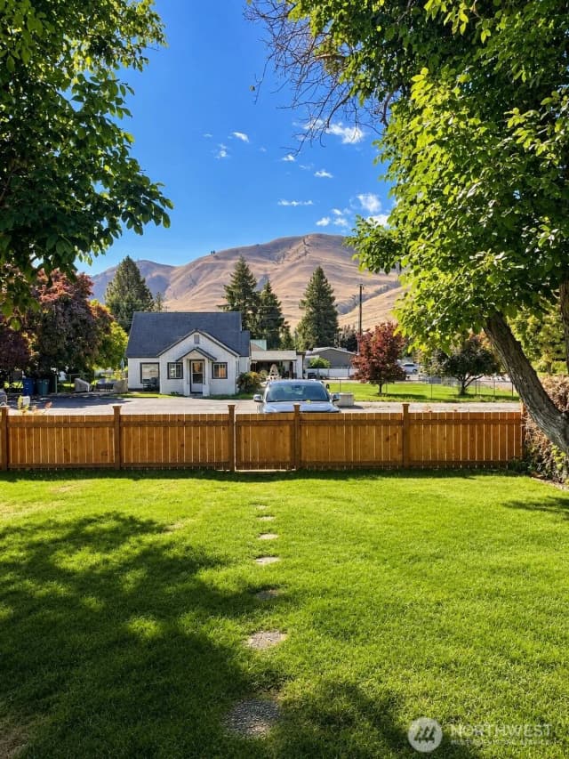 Property photo for 507 E Wapato Avenue, Chelan