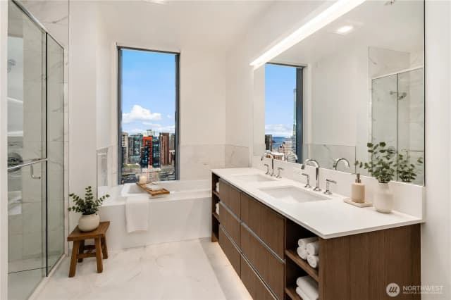 Property photo for 800 Columbia Street #3605, Seattle photo 5