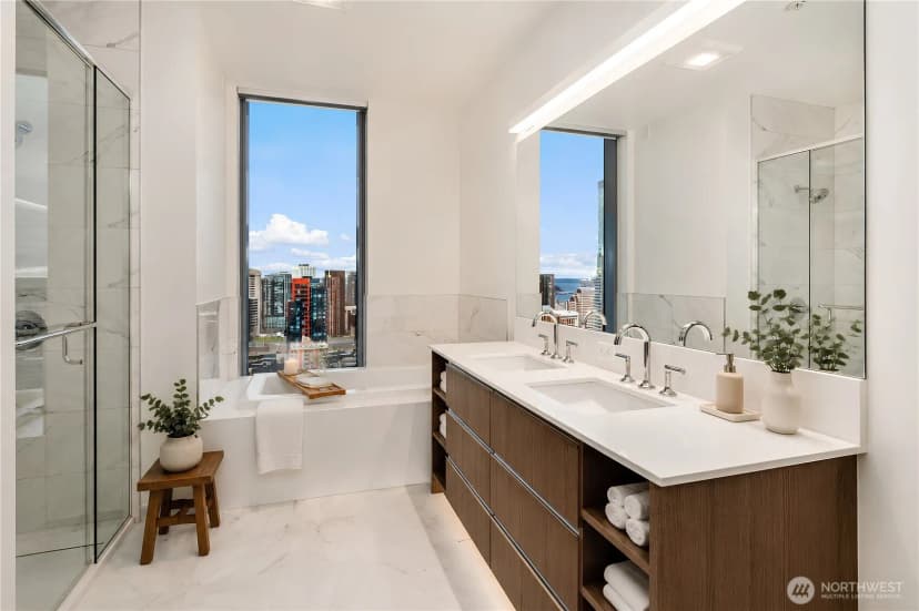 Property photo for 800 Columbia Street #3605, Seattle photo 5