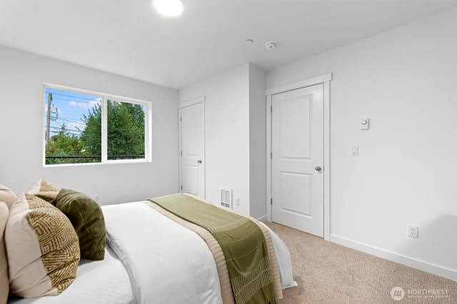Property photo for 1419 Sw 111th Lane, Seattle photo 5