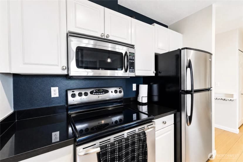 Property photo for 524 6th Avenue W #302, Seattle photo 9