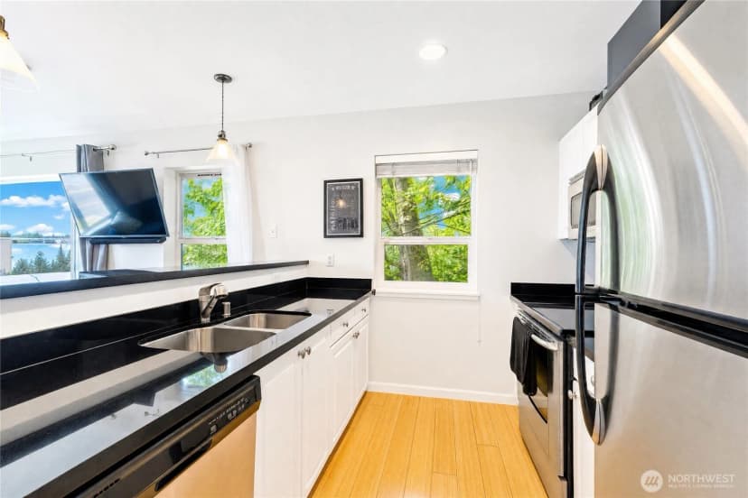 Property photo for 524 6th Avenue W #302, Seattle photo 7
