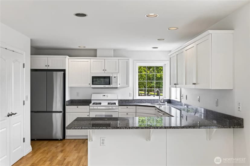 Property photo for 2618 Washington Boulevard, Anacortes photo 8