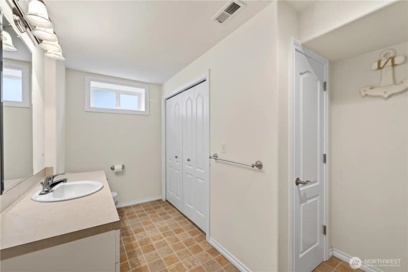 Property photo for 2618 Washington Boulevard, Anacortes photo 29