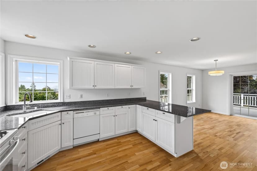 Property photo for 2618 Washington Boulevard, Anacortes photo 9