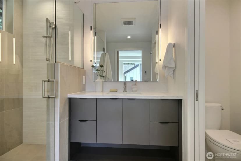 Property photo for 811 Ne 90th Street, Seattle photo 14