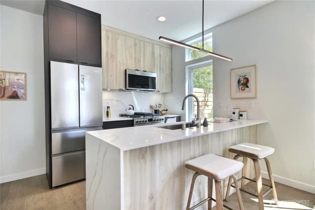 Property photo for 811 Ne 90th Street, Seattle photo 3