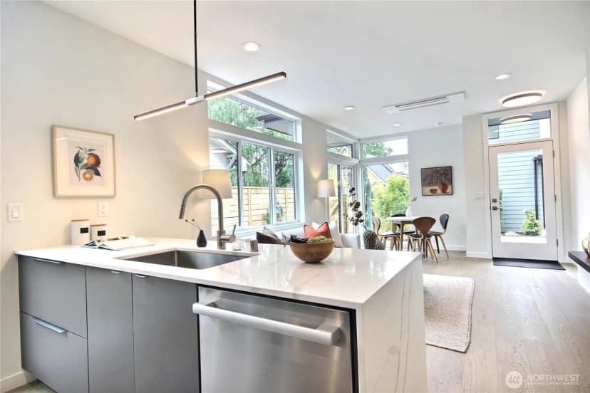 Property photo for 811 Ne 90th Street, Seattle photo 6