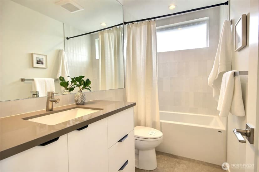 Property photo for 811 Ne 90th Street, Seattle photo 18