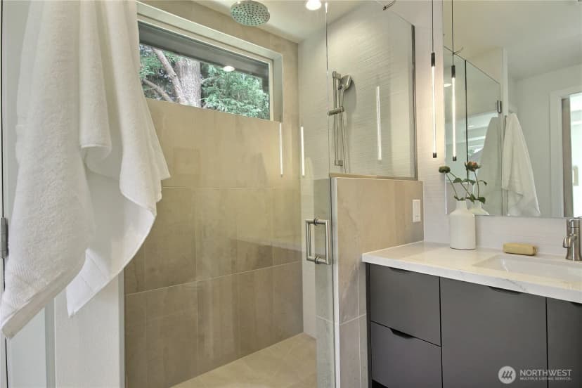 Property photo for 811 Ne 90th Street, Seattle photo 13