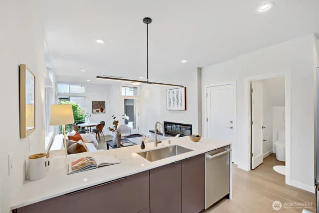 Property photo for 811 Ne 90th Street, Seattle photo 5