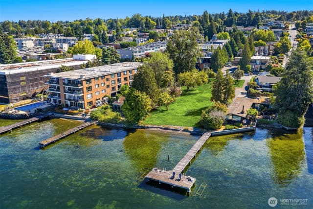 Property photo for 6211 Lake Washington Boulevard Ne, Kirkland photo 4