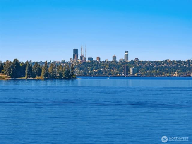 Property photo for 6211 Lake Washington Boulevard Ne, Kirkland photo 5