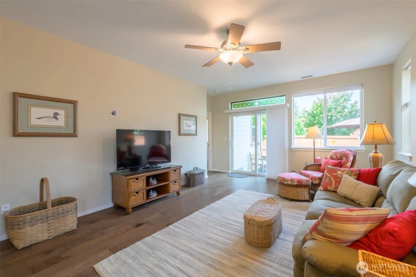 Property photo for 4933 Bend Drive Ne, Lacey photo 6