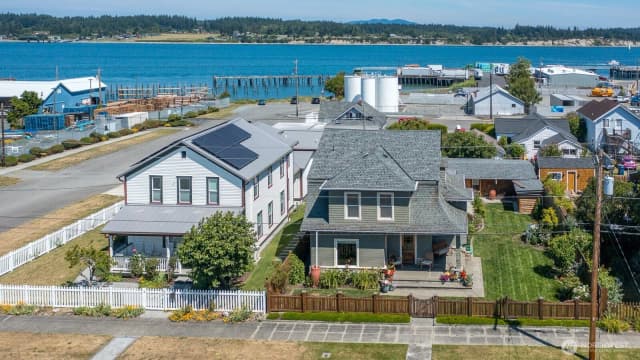 Property photo for 1118 4th Street, Anacortes photo 3