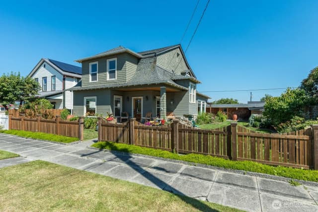 Property photo for 1118 4th Street, Anacortes photo 4