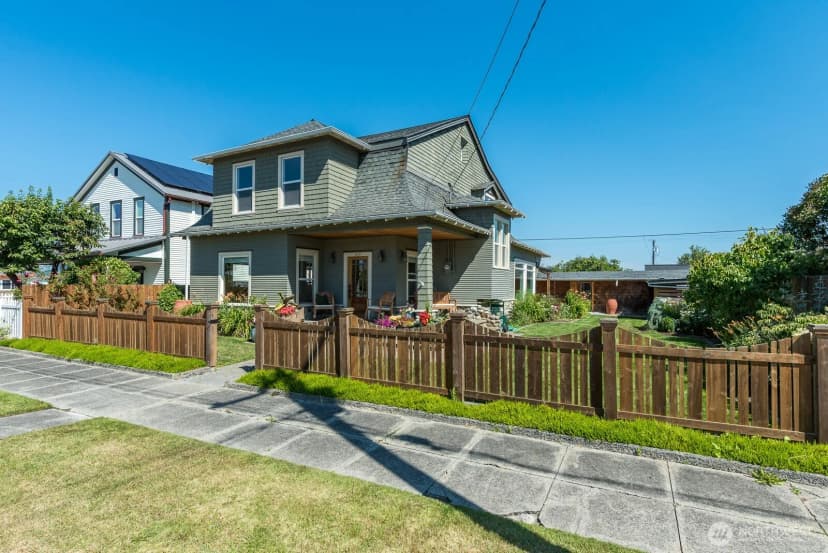 Property photo for 1118 4th Street, Anacortes photo 4