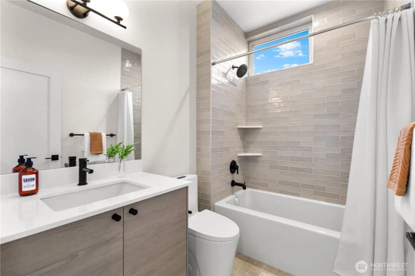 Property photo for 613 18th Avenue E, Seattle photo 22