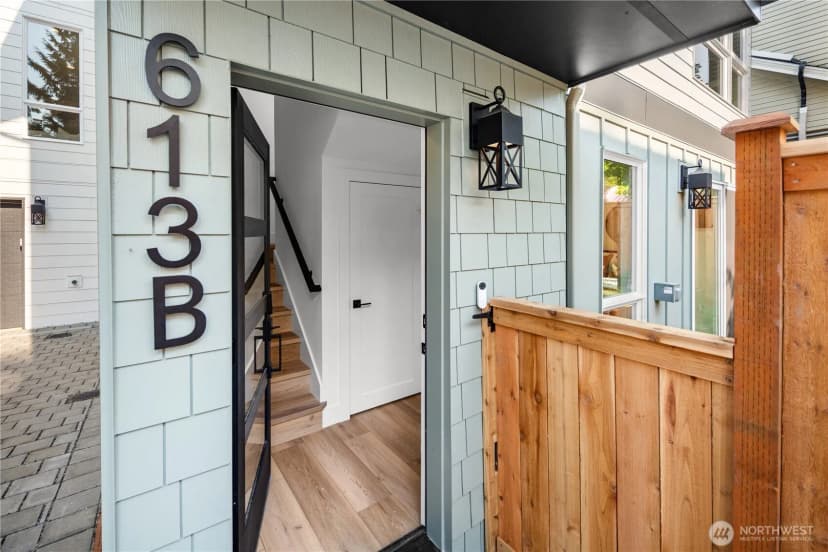 Property photo for 613 B 18th Avenue E, Seattle photo 19