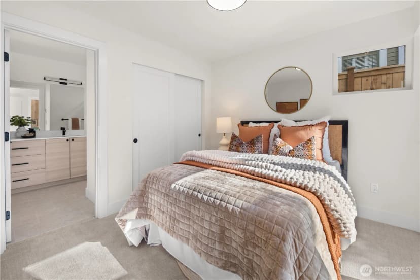 Property photo for 613 B 18th Avenue E, Seattle photo 9