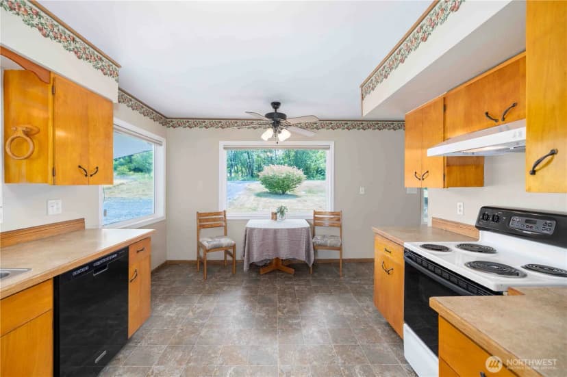 Property photo for 3811 E Sunset Drive, Bellingham photo 9